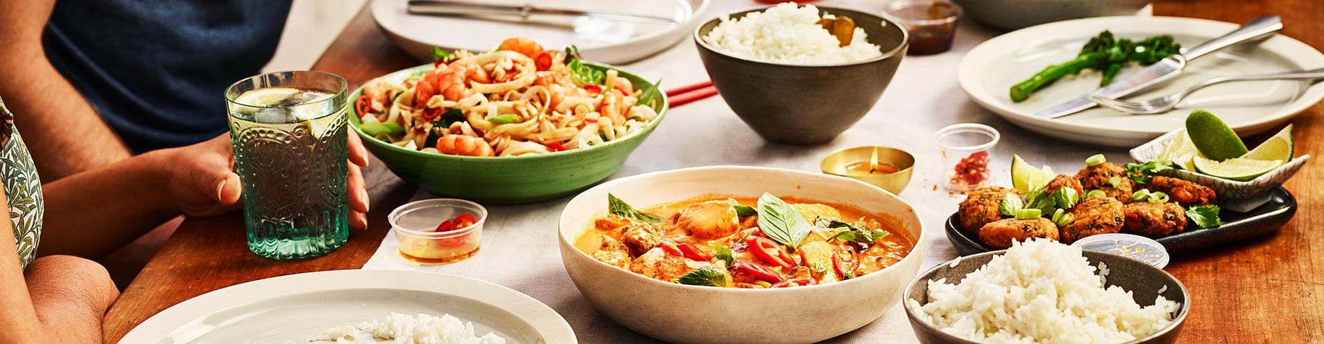 Variedad de platos saludables hechos al wok
